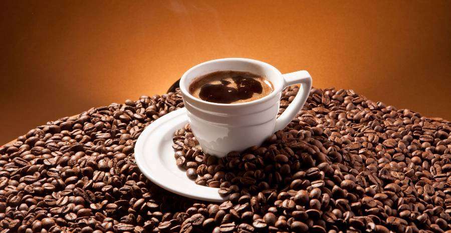 Milyen egészségügyi hatásai lehetnek a rendszeres kávéfogyasztásnak?