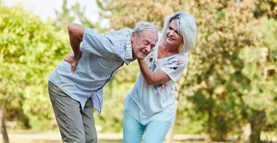 Miért van több mozgásszervi panasza egy idős embernek?