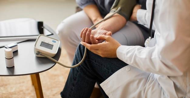 Mikortól ellenőrizzük rendszeresen a vérnyomásunkat?