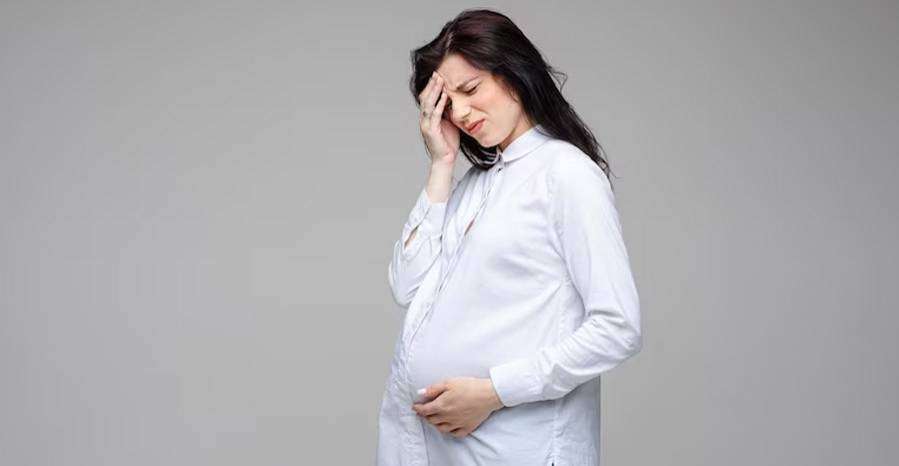 Fejfájás a terhesség alatt: amit tudnia kell